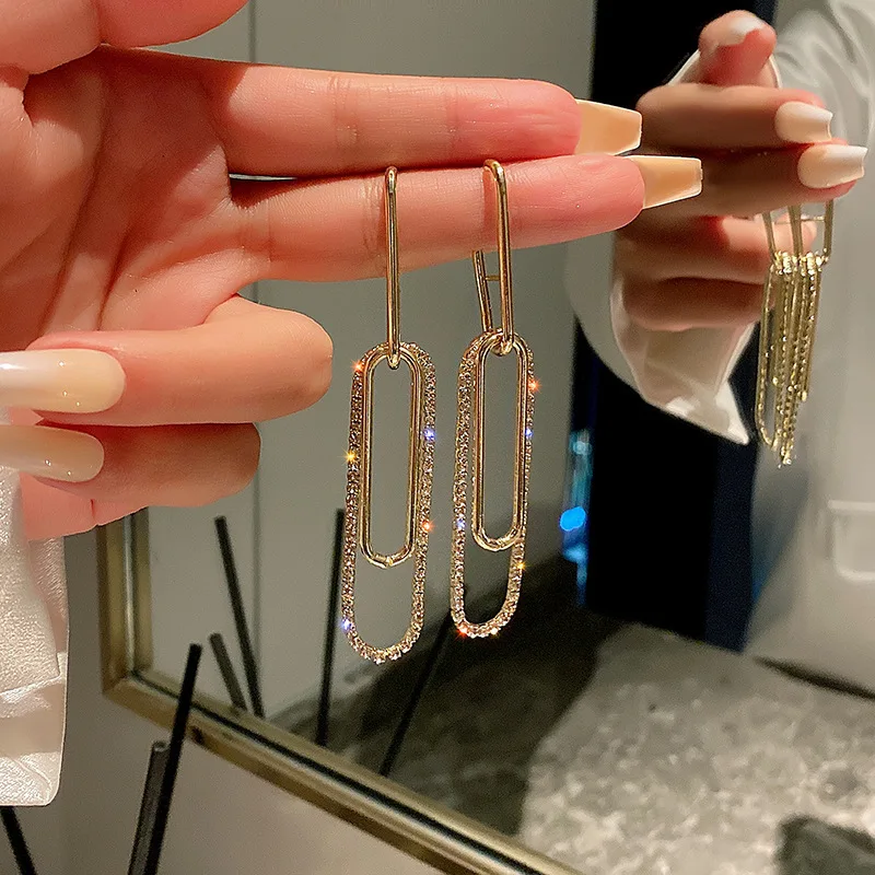 New Fashion Alloy Inlaid Rhinestones Rectangular Earrings For Women Party Chain Tassel Earrings 2021 Trend Pendant Jewelry Gift
New Fashion Alloy Inlaid Rhinestones Rectangular Earrings For Women Party Chain Tassel Earrings 2021 Trend Pendant Jewelry Gift