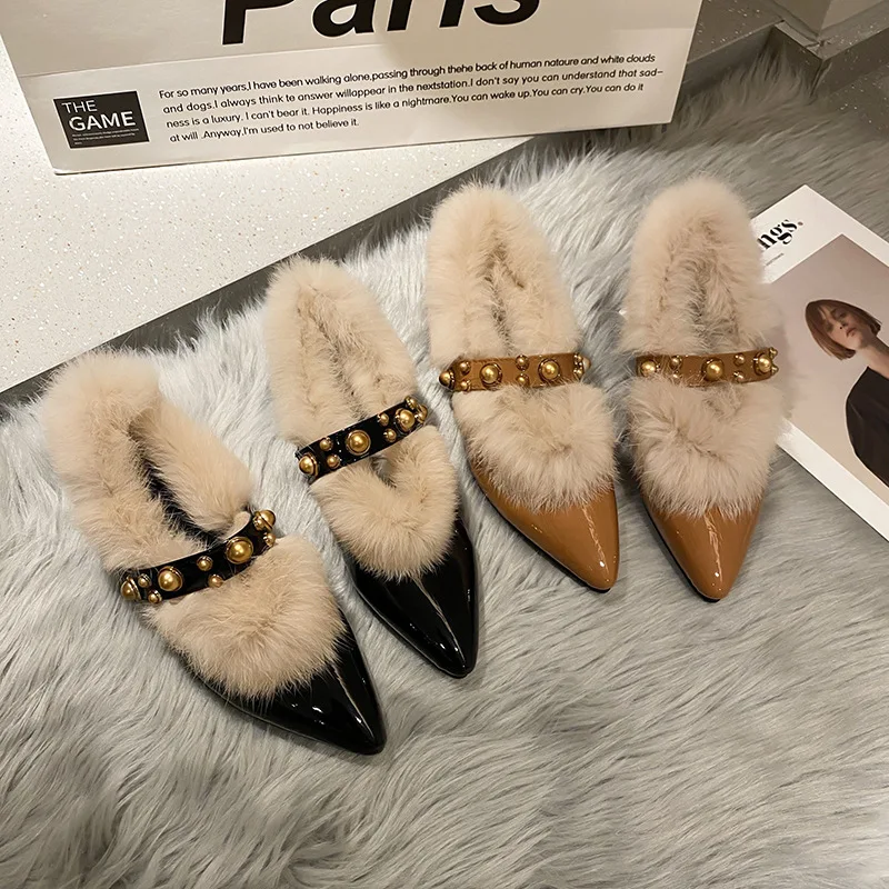 New Autumn and Winter Slippers for Women Pointed Rivet Flats for Spring Fashion Thick Heel Outside Warm Wear Plush Female Shoes
New Autumn and Winter Slippers for Women Pointed Rivet Flats for Spring Fashion Thick Heel Outside Warm Wear Plush Female Shoes