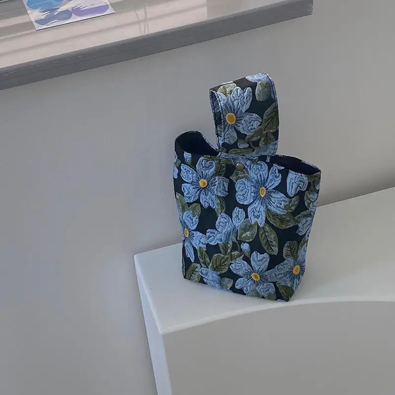 Summer Flower Bag Woman 2021 New Blue Jacquard Minority Hand Reticule Versatile Square Cloth Bag
Summer Flower Bag Woman 2021 New Blue Jacquard Minority Hand Reticule Versatile Square Cloth Bag