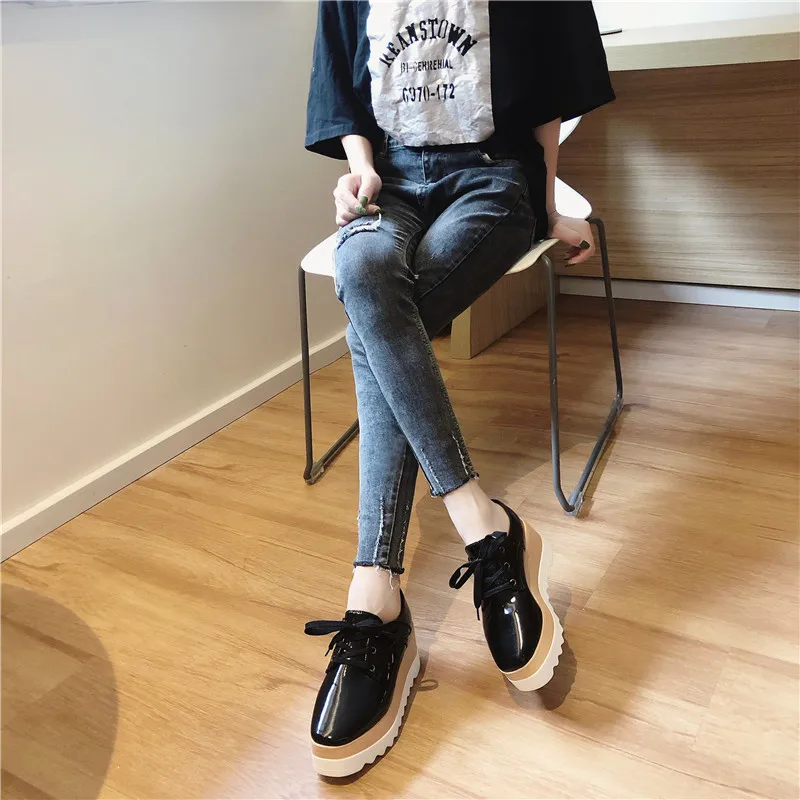 Women Shoes Patent Leather Lace Up Thick Heel Increased Flat Platform Oxford Shoes Woman Loafers Solid Casual Shoes Plus Size
Women Shoes Patent Leather Lace Up Thick Heel Increased Flat Platform Oxford Shoes Woman Loafers Solid Casual Shoes Plus Size