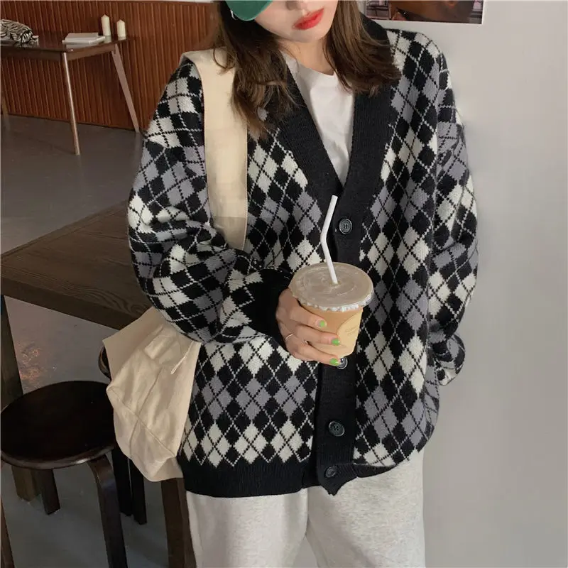 Spring and autumn plaid jacket Korean college style sweater knitted cardigan women lazy retro diamond all-match outer wear shawl
Spring and autumn plaid jacket Korean college style sweater knitted cardigan women lazy retro diamond all-match outer wear shawl