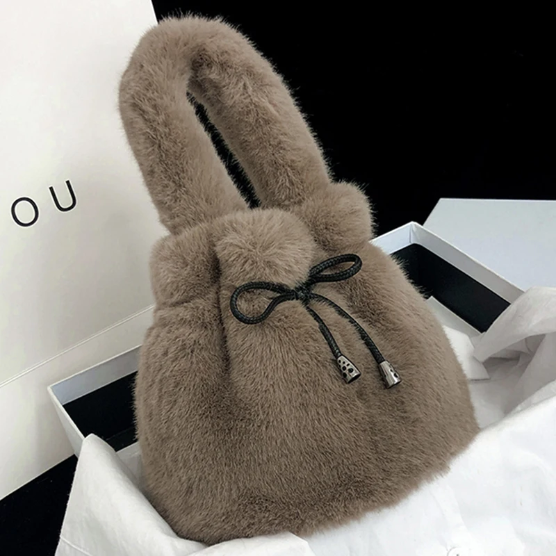 Однотонная сумка-мешок из кроличьего меха, сумки на плечо для женщин, зимняя дизайнерская сумка 2020, Высококачественная мягкая теплая женска...
Однотонная сумка-мешок из кроличьего меха, сумки на плечо для женщин, зимняя дизайнерская сумка 2020, Высококачественная мягкая теплая женска...