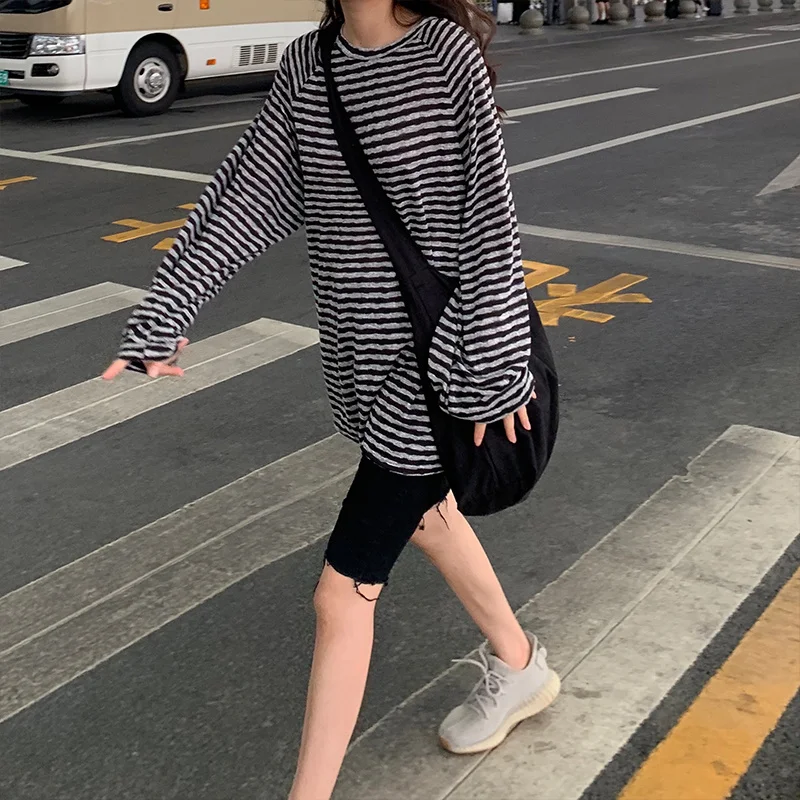 Autumn/winter Classic Stripe Long Sleeve T-shirt Women Korean Version Loose Style Thin New Bottomed Top Fashion
Autumn/winter Classic Stripe Long Sleeve T-shirt Women Korean Version Loose Style Thin New Bottomed Top Fashion
