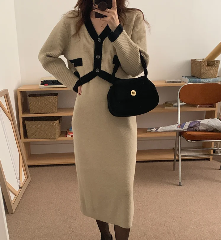 Korean fashion suit autumn and winter women's small fragrance V-neck knitted cardigan high waist skirt two-piece suit
Korean fashion suit autumn and winter women's small fragrance V-neck knitted cardigan high waist skirt two-piece suit