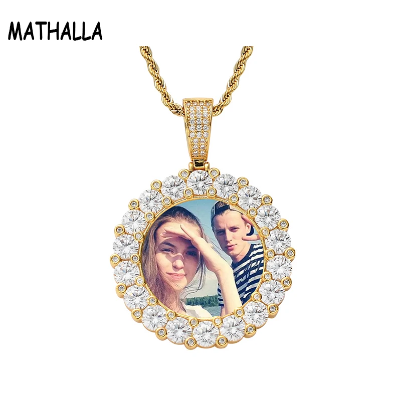 MATHALLA Bling DIY Picture Memory Medallions CZ Round Frame Pendant Iced Zircon Couple Necklace Hiphop Custom Photo Jewelry
MATHALLA Bling DIY Picture Memory Medallions CZ Round Frame Pendant Iced Zircon Couple Necklace Hiphop Custom Photo Jewelry