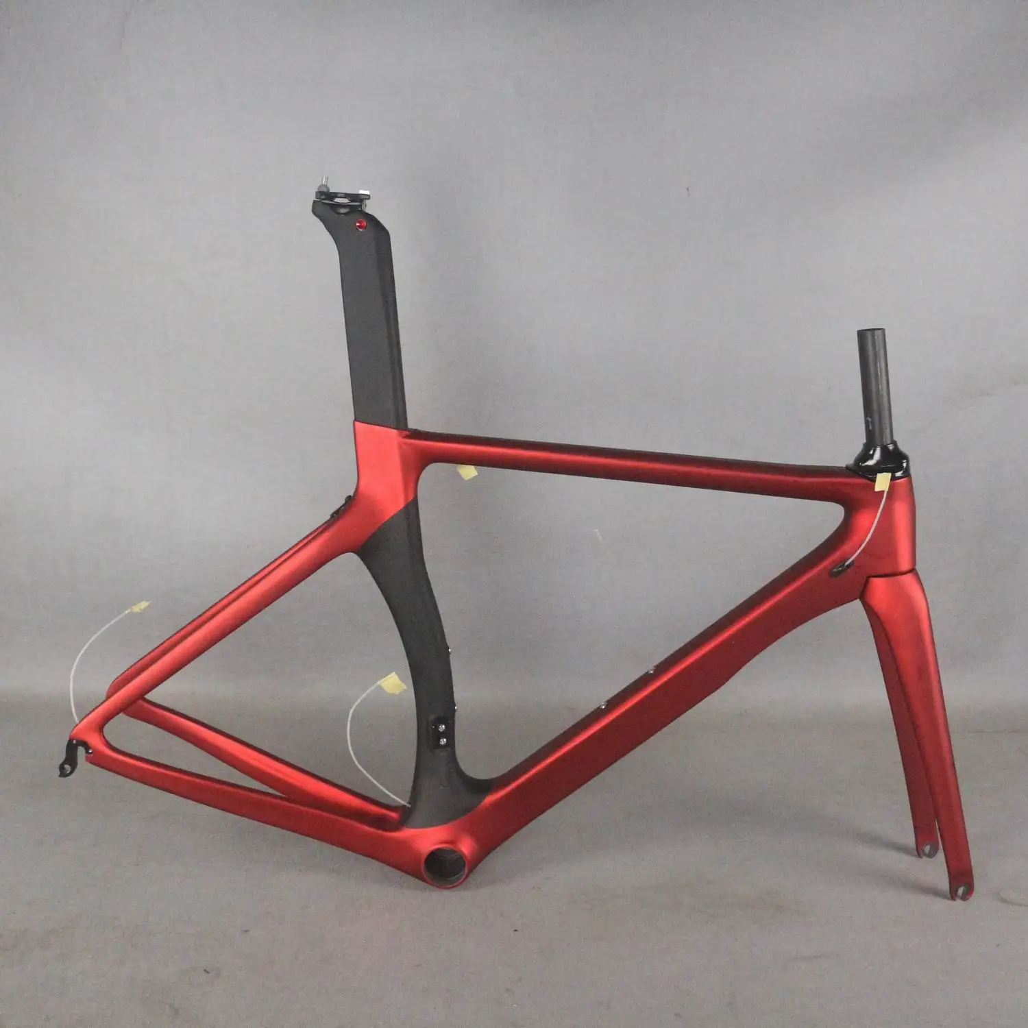 V brake frame new Aero design all black color carbon road bike frame carbon fibre racing bicycle frame700c accept painting
V brake frame new Aero design all black color carbon road bike frame carbon fibre racing bicycle frame700c accept painting