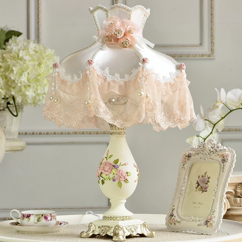 European Table Lamp Bedroom Bedside Light Luxury Romantic Wedding Decoration Desk Lights Retro Home Decoration Lighting Fixtures
European Table Lamp Bedroom Bedside Light Luxury Romantic Wedding Decoration Desk Lights Retro Home Decoration Lighting Fixtures