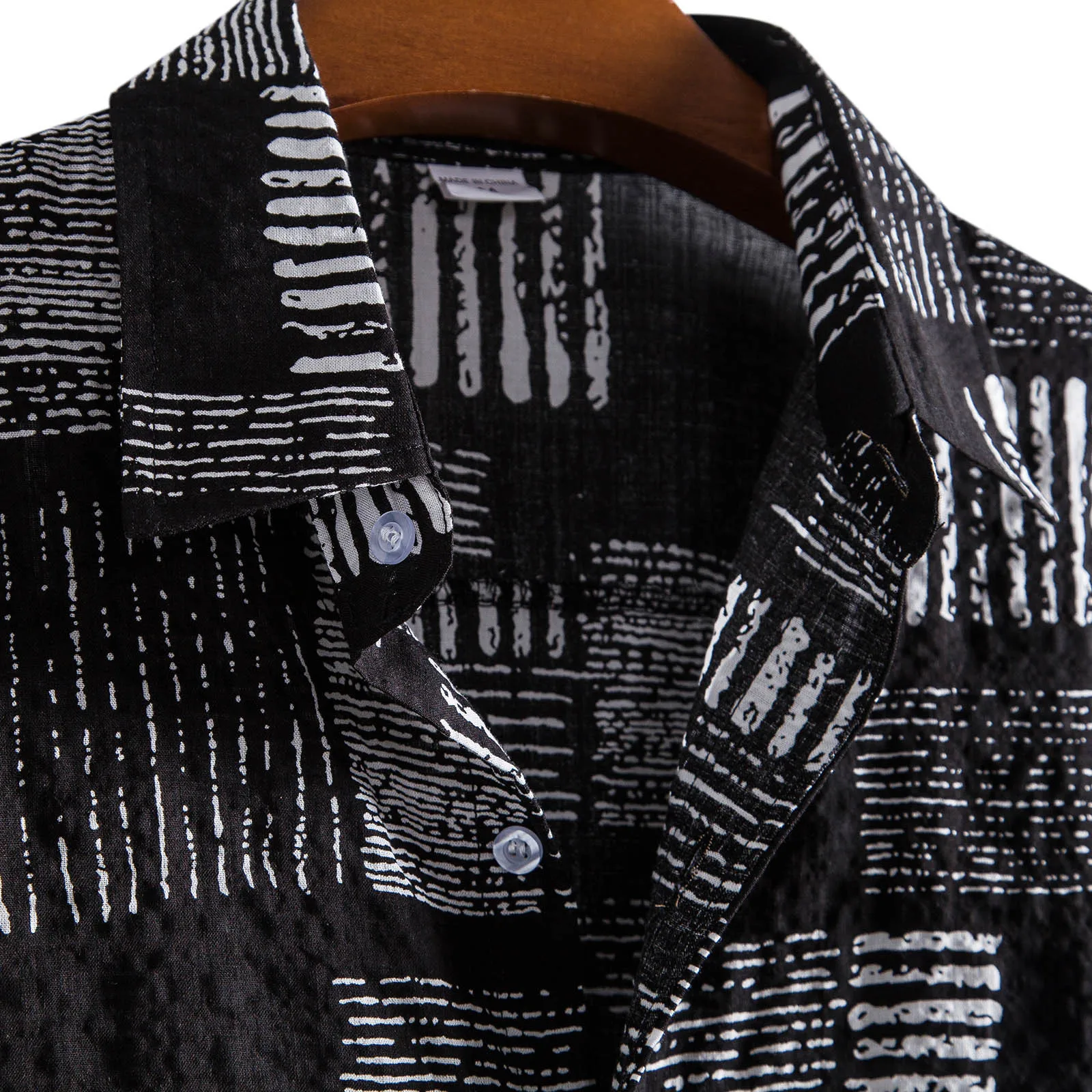 Casual printed beach shirt men's lapel shirt loose casual retro shirt 2021 new summer men's Hawaiian short-sleeved shirt men
Casual printed beach shirt men's lapel shirt loose casual retro shirt 2021 new summer men's Hawaiian short-sleeved shirt men