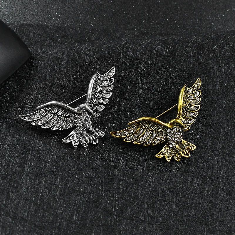Creative Brooch Fashion Enamel Pin Zircon Birds With Chain Lapel Pin Fashion Jewelry Backpack Badge Flying Eagle Chest Brooch
Creative Brooch Fashion Enamel Pin Zircon Birds With Chain Lapel Pin Fashion Jewelry Backpack Badge Flying Eagle Chest Brooch