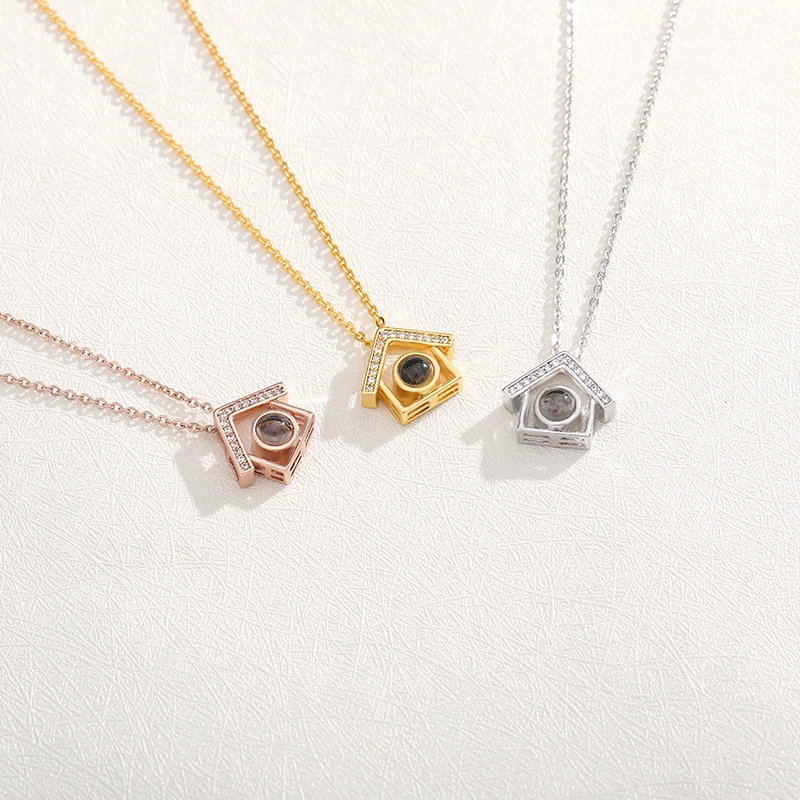 Charm Projection Zircon Necklace Cute Mini House Necklaces Pendant Special Couple Gift 100 Languages I Love You Commemorate
Charm Projection Zircon Necklace Cute Mini House Necklaces Pendant Special Couple Gift 100 Languages I Love You Commemorate