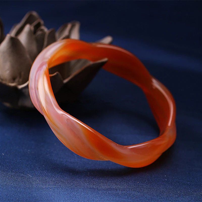 Natural Carnelian Hand Carved Twist Bracelet Fashion Boutique Jewelry Female Red Agate Beauty Bracelet
Natural Carnelian Hand Carved Twist Bracelet Fashion Boutique Jewelry Female Red Agate Beauty Bracelet
