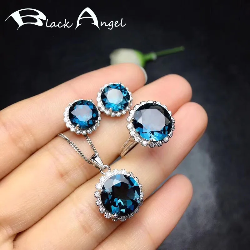 BLACK ANGEL 4 Carats 925 Silver Jewelry Set for Women Inlaid Sri Lanka Blue Crystal Gemstone Pendant Necklace Earrings Ring Gift
BLACK ANGEL 4 Carats 925 Silver Jewelry Set for Women Inlaid Sri Lanka Blue Crystal Gemstone Pendant Necklace Earrings Ring Gift
