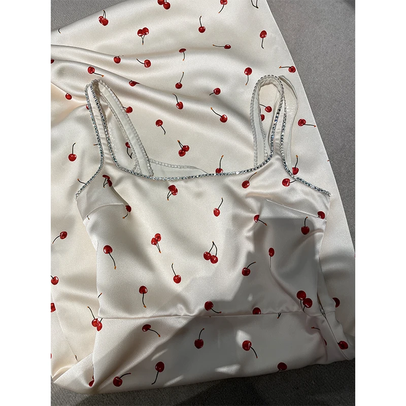 Женское платье-трапеция на бретелях, вечерние платье средней длины без рукавов с принтом «французская вишня», Y841, весна-лето 2021
Женское платье-трапеция на бретелях, вечерние платье средней длины без рукавов с принтом «французская вишня», Y841, весна-лето 2021