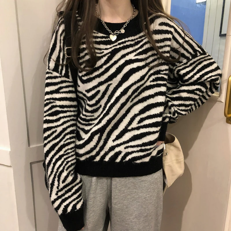 Winter Harajuku Womens Sweater Loose Pullovers Ladies Soft Striped Zebra Chic Korean Knitted Sweaters O-Neck Casual Top
Winter Harajuku Womens Sweater Loose Pullovers Ladies Soft Striped Zebra Chic Korean Knitted Sweaters O-Neck Casual Top