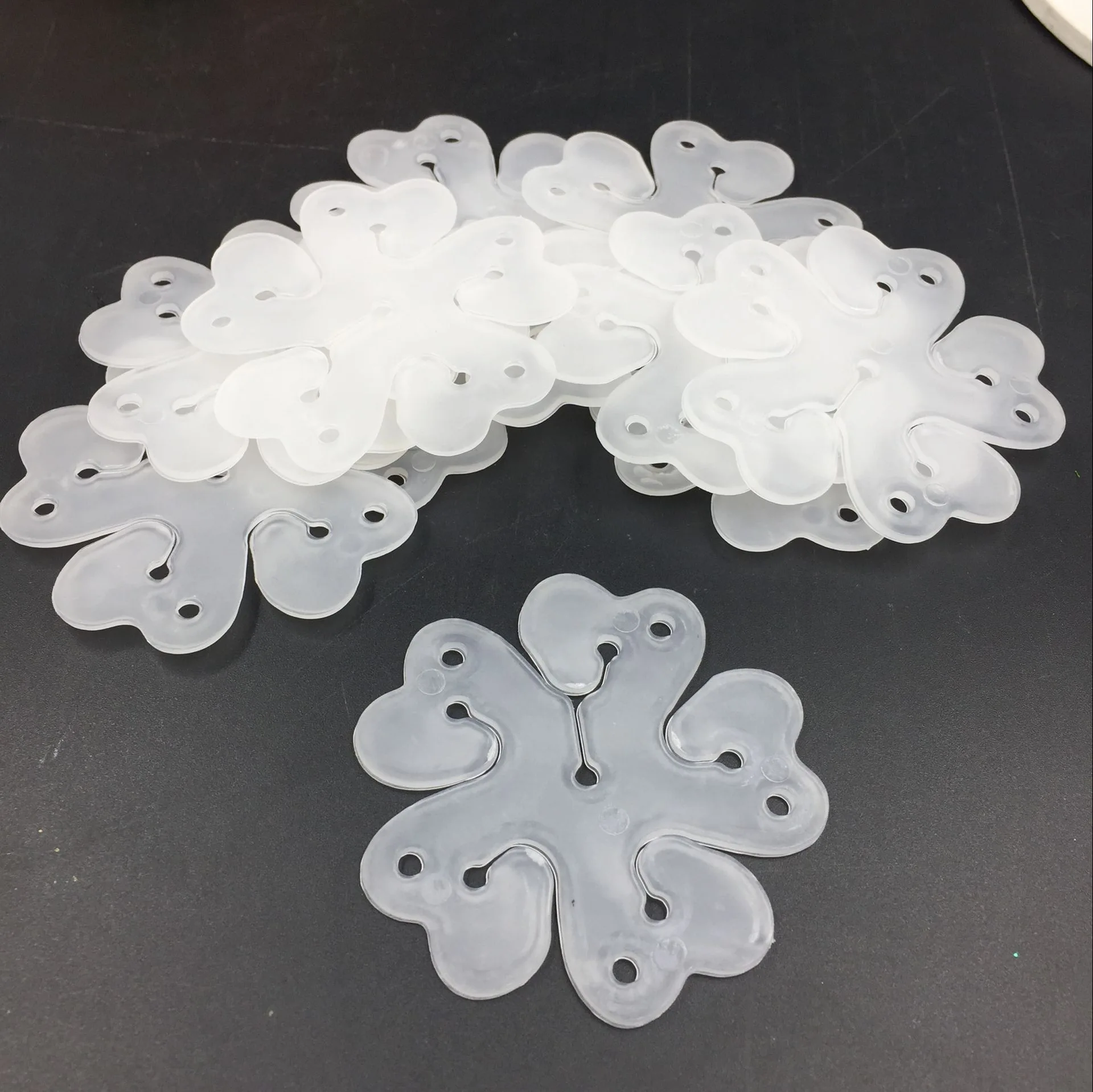 10pcs Latex Balloon Clip Fixed Balloon Holder Accessories Birthday Party Diy Balloon Arch Kit Wedding Party Decoration Christmas
10pcs Latex Balloon Clip Fixed Balloon Holder Accessories Birthday Party Diy Balloon Arch Kit Wedding Party Decoration Christmas