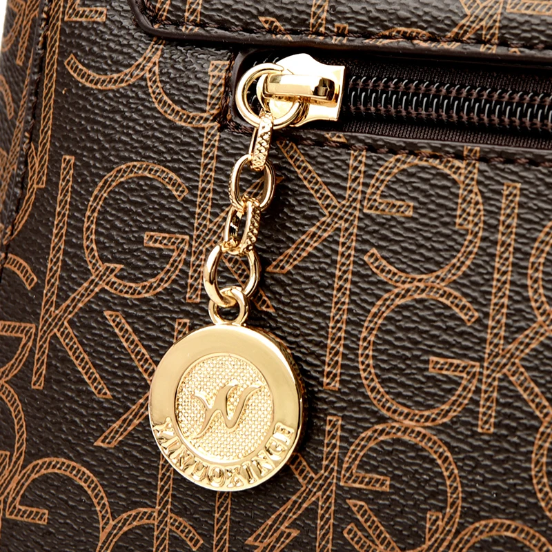 2021 Famous Brand Women's Shoulder Bag Retro Printing Handbag Fashion Chain Armpit Female Designer Luxury Messenger Bag Purse 
2021 Famous Brand Women's Shoulder Bag Retro Printing Handbag Fashion Chain Armpit Female Designer Luxury Messenger Bag Purse