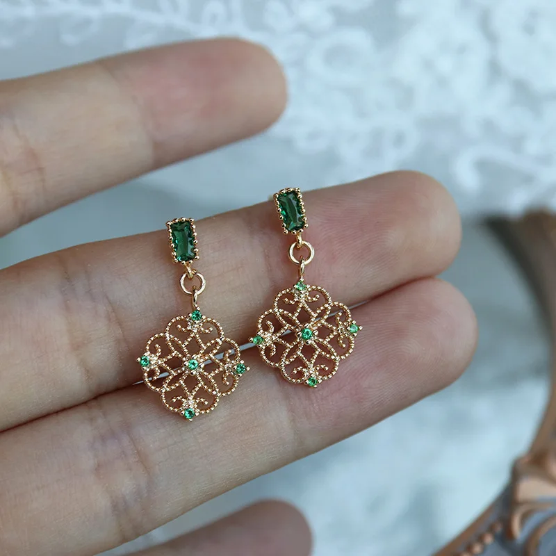 925 Sterling Silver Fashion Retro Pattern Personality Stud Earrings Green Crystal Engagement Party Jewelry For Women Girls Lady
925 Sterling Silver Fashion Retro Pattern Personality Stud Earrings Green Crystal Engagement Party Jewelry For Women Girls Lady