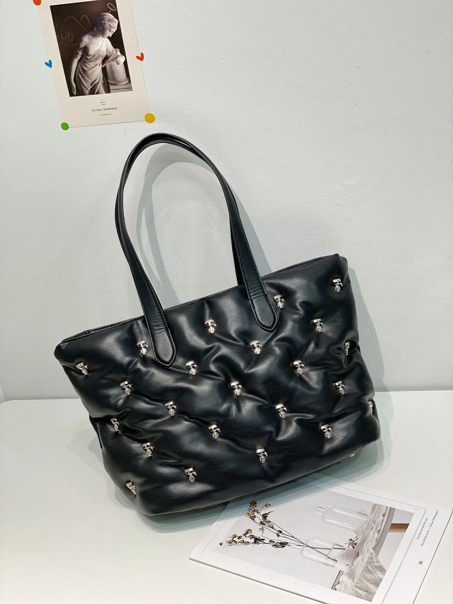 Новинка осень/зима, стильная объемная хлопковая дамская сумка, пуховая сумка, роскошные сумки, женские сумки, дизайнерские женские сумки че...
Новинка осень/зима, стильная объемная хлопковая дамская сумка, пуховая сумка, роскошные сумки, женские сумки, дизайнерские женские сумки че...