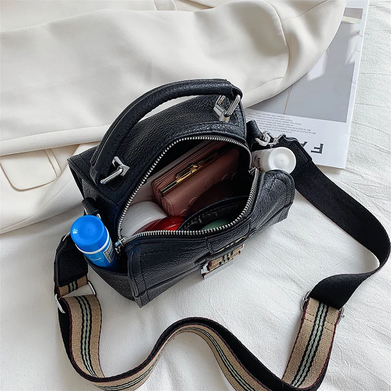 Fashion HandBags for Women 2020 Luxury Pu Leather HandBag Ladies Shoulder Crossbody Bag Woven Wide Shoulder Strap Designer Bags
Fashion HandBags for Women 2020 Luxury Pu Leather HandBag Ladies Shoulder Crossbody Bag Woven Wide Shoulder Strap Designer Bags