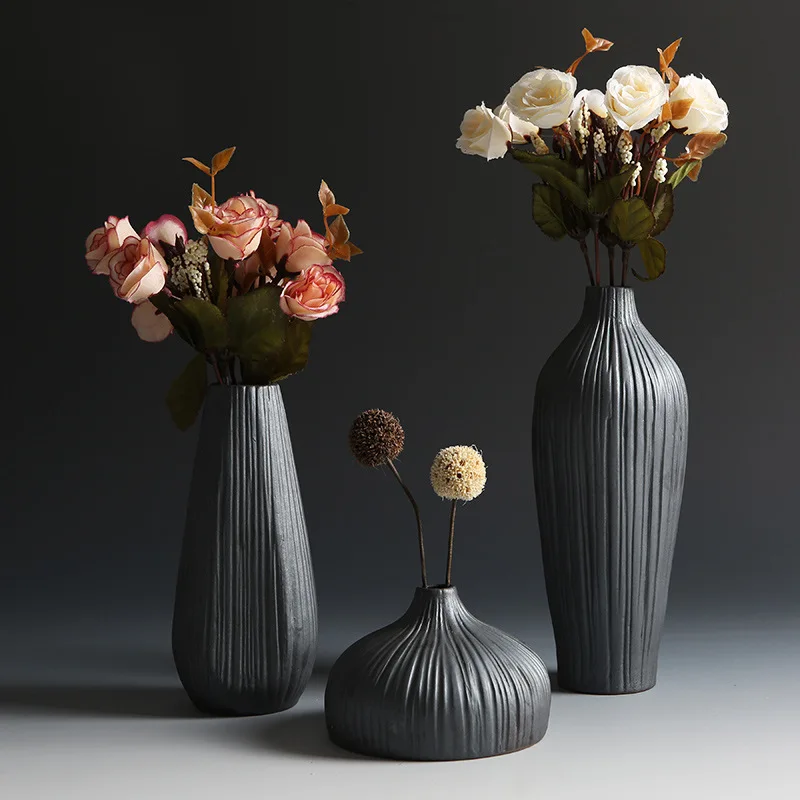 Jingdezhen Fashion Classic Black Ceramic Vase Retro Vase Container Simple Creative Handmade Ceramic Vase Living Room Decor
Jingdezhen Fashion Classic Black Ceramic Vase Retro Vase Container Simple Creative Handmade Ceramic Vase Living Room Decor