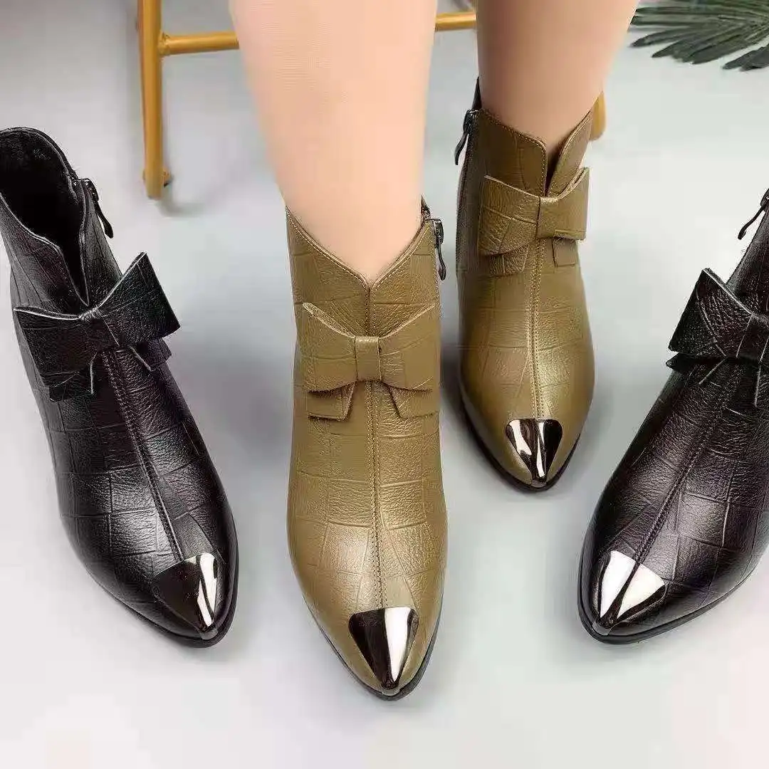 Женские короткие ботинки на высоком каблуке Новинка Осень-зима 2021 модные бархатные Ботинки Martin женские ботинки с бантом
Женские короткие ботинки на высоком каблуке Новинка Осень-зима 2021 модные бархатные Ботинки Martin женские ботинки с бантом