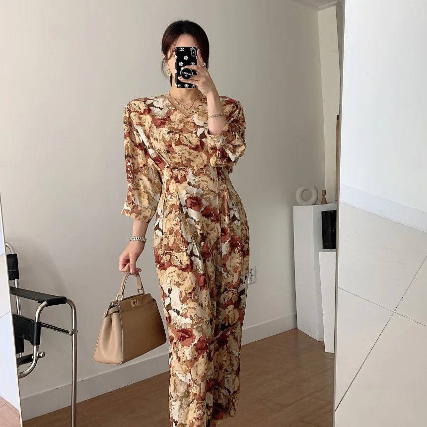 ZOGAA New Dress Summer 2021 Temperament V-neck High Waist Over Knee Long Ink Painting Floral Dress Summer Dress Women's Clothing
ZOGAA New Dress Summer 2021 Temperament V-neck High Waist Over Knee Long Ink Painting Floral Dress Summer Dress Women's Clothing