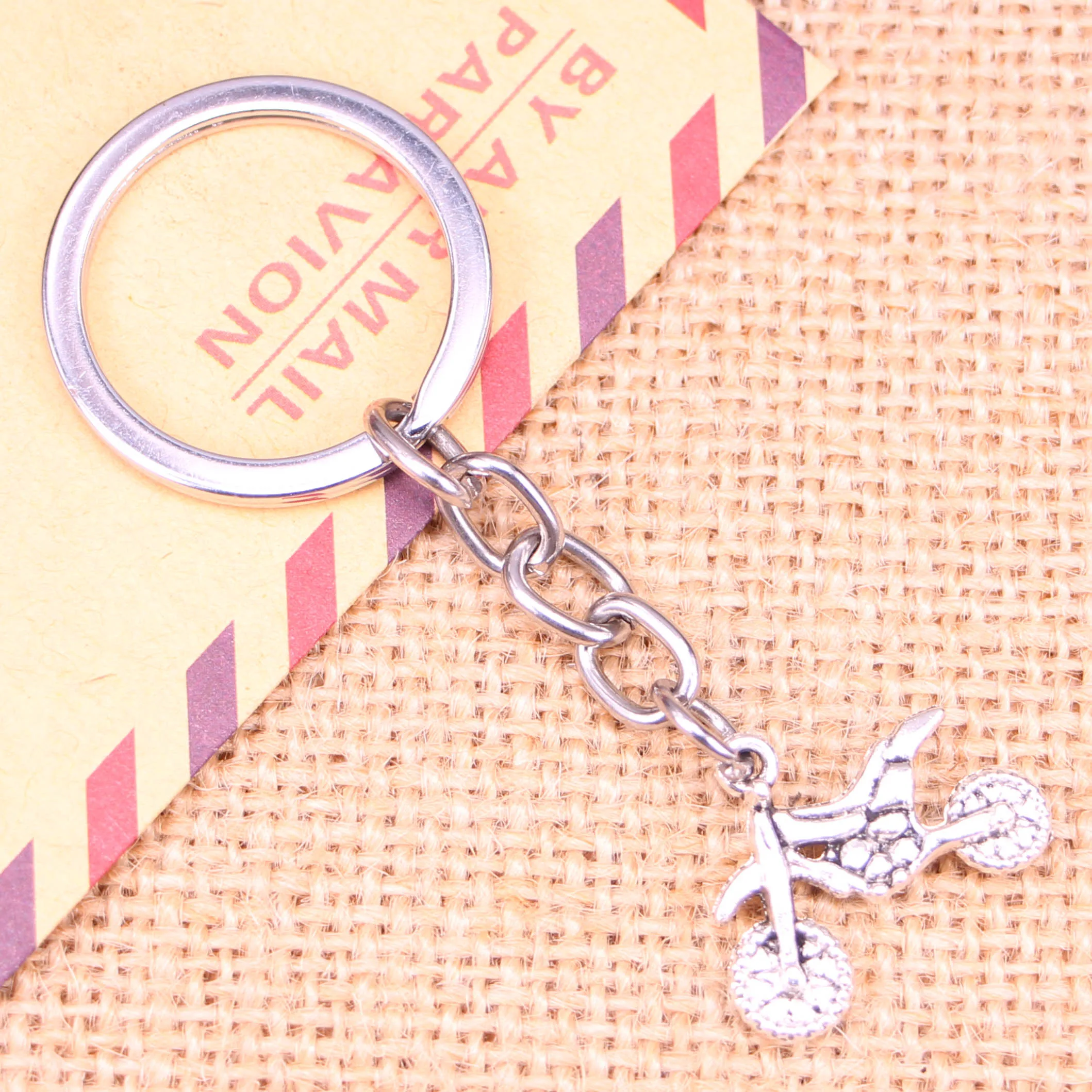 20pcs New Fashion Keychain 17x23mm motorcycle motorcross Pendants DIY Men Jewelry Car Key Chain Ring Holder Souvenir For Gift
20pcs New Fashion Keychain 17x23mm motorcycle motorcross Pendants DIY Men Jewelry Car Key Chain Ring Holder Souvenir For Gift