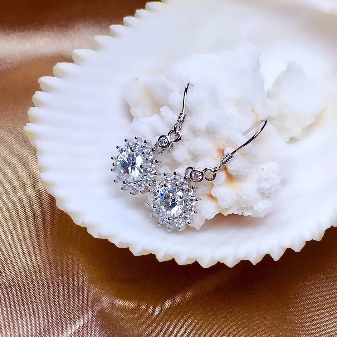 2021 New Trend Snowflake Hanging Earrings 1 Carat Moissanite Hearts & Arrows Fashion Women Jewelry
2021 New Trend Snowflake Hanging Earrings 1 Carat Moissanite Hearts & Arrows Fashion Women Jewelry