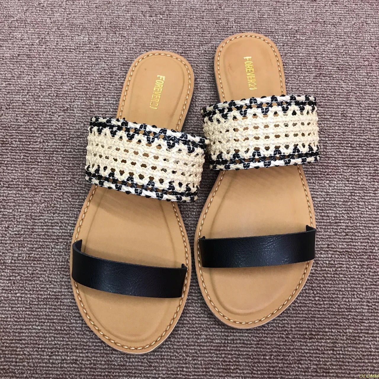 2020 Weave Beach Slippers Women Genuine Leather Brand Flat Shoes Summer Beach Slides Casual Shoes Women Designers Slipper
2020 Weave Beach Slippers Women Genuine Leather Brand Flat Shoes Summer Beach Slides Casual Shoes Women Designers Slipper