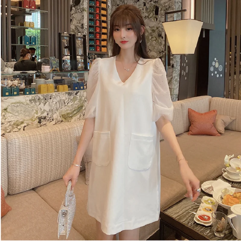 2021NEW summer stitching V-neck puff sleeve commuter women's dress Loose and thin straight short-sleeved fairy skirt
2021NEW summer stitching V-neck puff sleeve commuter women's dress Loose and thin straight short-sleeved fairy skirt