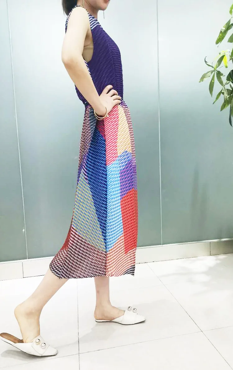 HOT SELLING Miyake stripe print pleated loose o-neck sleeveless DRESS IN STOCK
HOT SELLING Miyake stripe print pleated loose o-neck sleeveless DRESS IN STOCK