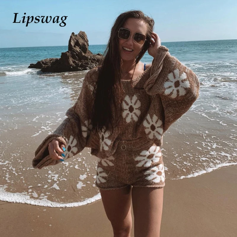 2021 Autumn Knitted Sweater Suits Fashion Women Zip Shorts Two Piece Beach Sets Casual Long Sleeve Loose Pullover Tops Outfits
2021 Autumn Knitted Sweater Suits Fashion Women Zip Shorts Two Piece Beach Sets Casual Long Sleeve Loose Pullover Tops Outfits