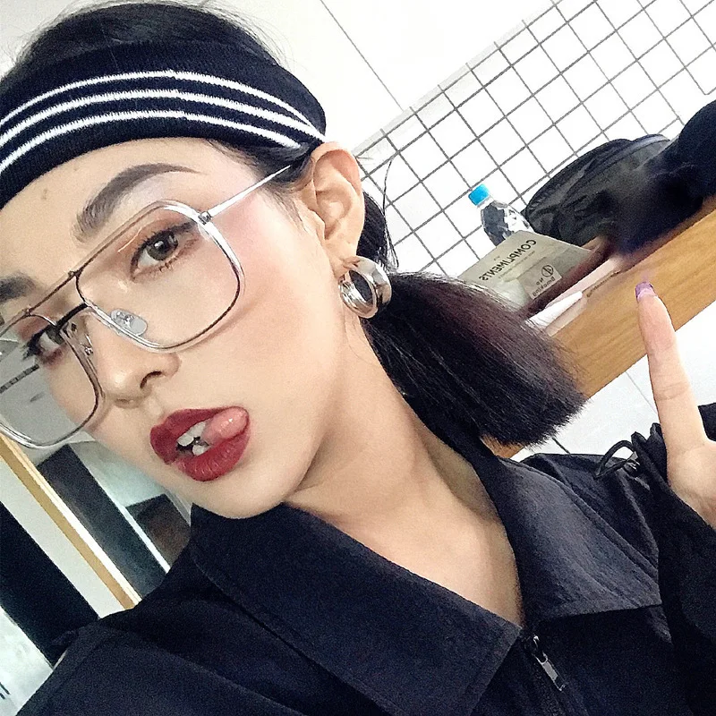 Luxury Oversized Square Sunglasses Women Retro Brand Designer Transparent galsees For Men Ladies Goggles Eyewear 
Luxury Oversized Square Sunglasses Women Retro Brand Designer Transparent galsees For Men Ladies Goggles Eyewear