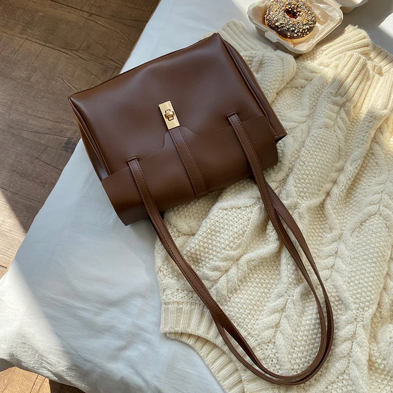 10 Inch Retro Flap Bag,Women's Soft Leather Tote Bag,Pu Shoulder Bag,Cross Gold Lock Buckle,Messenger Bag
10 Inch Retro Flap Bag,Women's Soft Leather Tote Bag,Pu Shoulder Bag,Cross Gold Lock Buckle,Messenger Bag