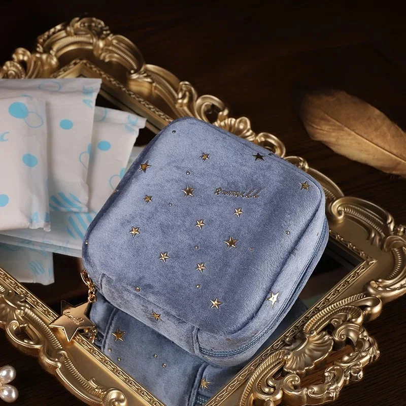 Бархатный органайзер для гигиенических принадлежностей
Бархатный органайзер для гигиенических принадлежностей