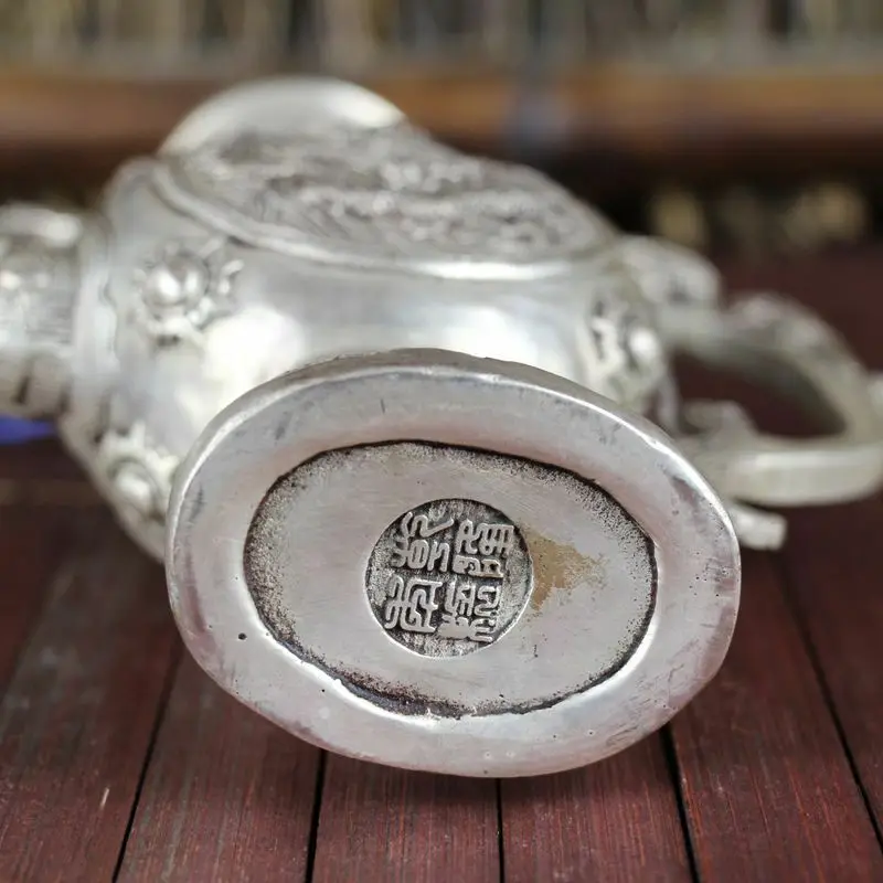 China Old Feng Shui Ornaments White Copper Silver Plating Dragon Pattern Pot Home Decoration
China Old Feng Shui Ornaments White Copper Silver Plating Dragon Pattern Pot Home Decoration