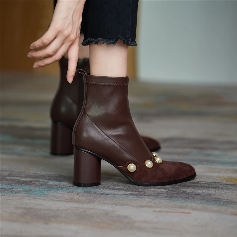 VERCONAS Office Lady Concise Ankle Boots For Women Autumn Winter New Cow Suede Pearl Shoes Woman High Heels Side Zipper Boots
VERCONAS Office Lady Concise Ankle Boots For Women Autumn Winter New Cow Suede Pearl Shoes Woman High Heels Side Zipper Boots