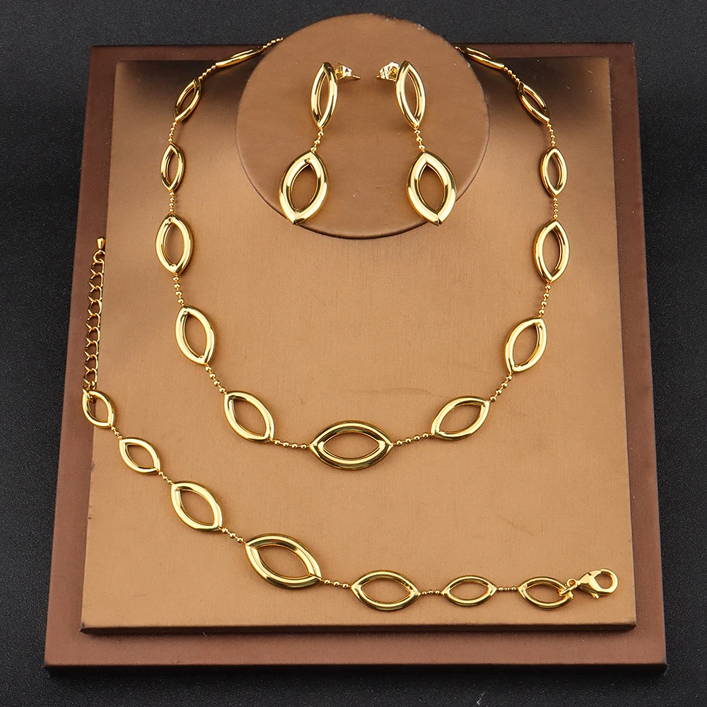 Simple and Popular Hollow Fashion Jewelry Set Wedding Gold-Plated Necklace Ring Ear Bracelet Jewelry Set Wedding Jewelry Gift
Simple and Popular Hollow Fashion Jewelry Set Wedding Gold-Plated Necklace Ring Ear Bracelet Jewelry Set Wedding Jewelry Gift