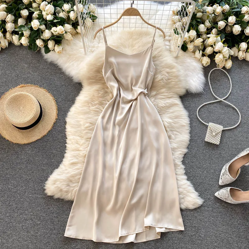 Summer new pure color temperament dresses Elegant slim fit with a neckline Dress Single dress
Summer new pure color temperament dresses Elegant slim fit with a neckline Dress Single dress