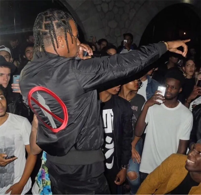 Зимняя куртка-бомбер для мужчин и женщин
Зимняя куртка-бомбер для мужчин и женщин