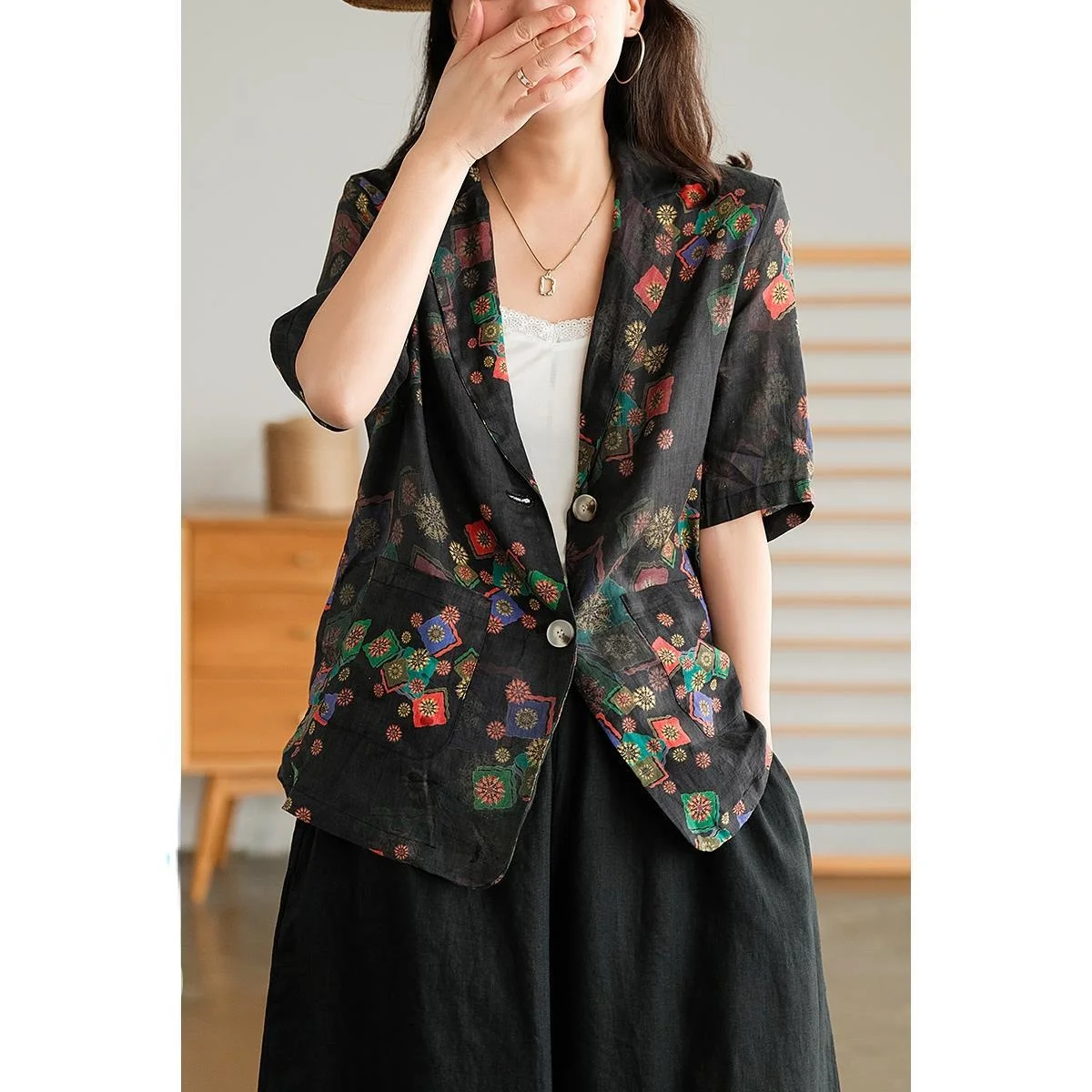Vintage India Folk Cotton Linen Women Blazers Summer 2021 Turn-Down Collar Short-Sleeved Loose Female Outwear Coats Tops
Vintage India Folk Cotton Linen Women Blazers Summer 2021 Turn-Down Collar Short-Sleeved Loose Female Outwear Coats Tops