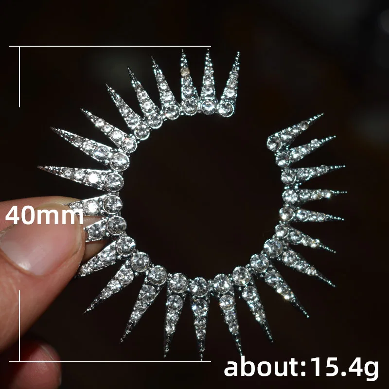 Personality Sunflower C Shape Stud Earrings Micro Paved CZ Stone Elegant Ear Stud For Women Wedding Party Cool Jewelry T4D501
Personality Sunflower C Shape Stud Earrings Micro Paved CZ Stone Elegant Ear Stud For Women Wedding Party Cool Jewelry T4D501