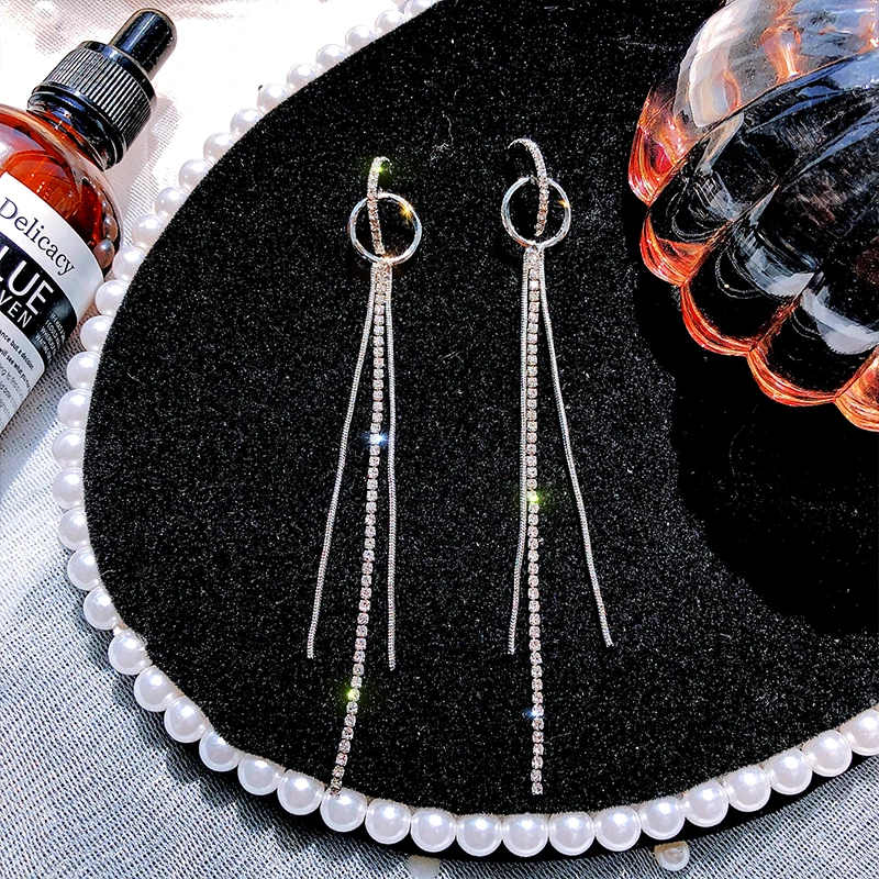 Slim-Looking Long Earrings Korean Graceful Online Influencer High-Grade French Earrings New Fashion Ear Stud Women
Slim-Looking Long Earrings Korean Graceful Online Influencer High-Grade French Earrings New Fashion Ear Stud Women