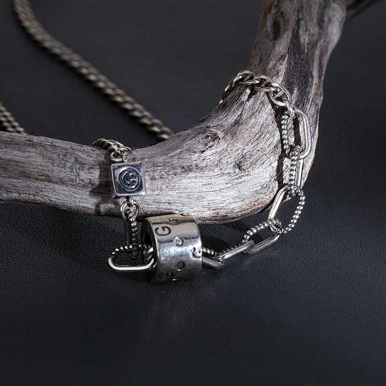 925 Silver Necklace for Women Classic Geometric Shape Pendant Necklace Vintage Thai Silver Pendant Sweater Chain
925 Silver Necklace for Women Classic Geometric Shape Pendant Necklace Vintage Thai Silver Pendant Sweater Chain