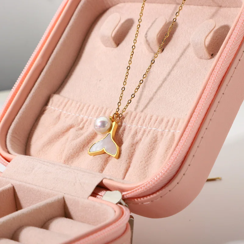 ALLNEWME Simple Shell Fish Tail Imitation Pearl Pendant Necklace for Women Girls Thin Chain Stainless Steel Necklace Accessories
ALLNEWME Simple Shell Fish Tail Imitation Pearl Pendant Necklace for Women Girls Thin Chain Stainless Steel Necklace Accessories