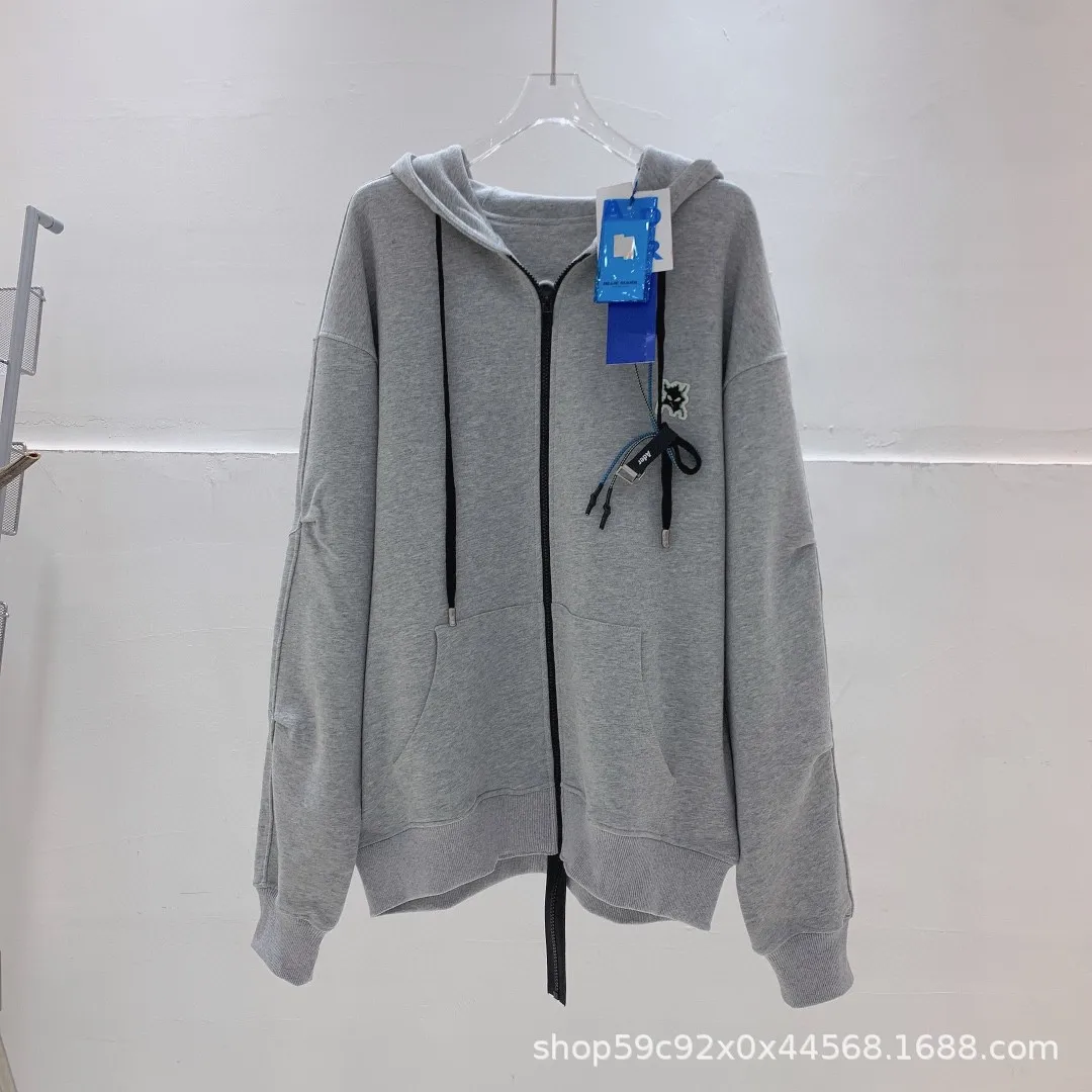 Ader generation pure gray AE embroidery little monster men's and identical coat zipper shirt women's Korean version
Ader generation pure gray AE embroidery little monster men's and identical coat zipper shirt women's Korean version