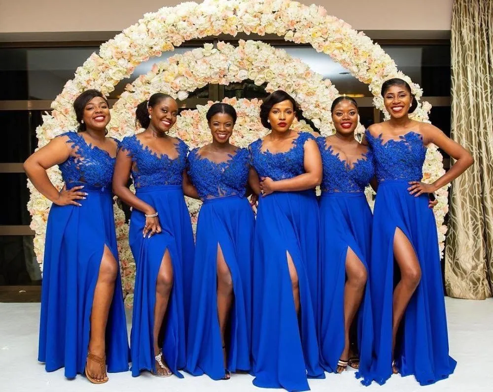 Plus Size Royal Blue Bridemaid Dresses Sheer O-Neck Lace Applique High Side Split Wedding Guest Dress Maid of Honor Gowns
Plus Size Royal Blue Bridemaid Dresses Sheer O-Neck Lace Applique High Side Split Wedding Guest Dress Maid of Honor Gowns