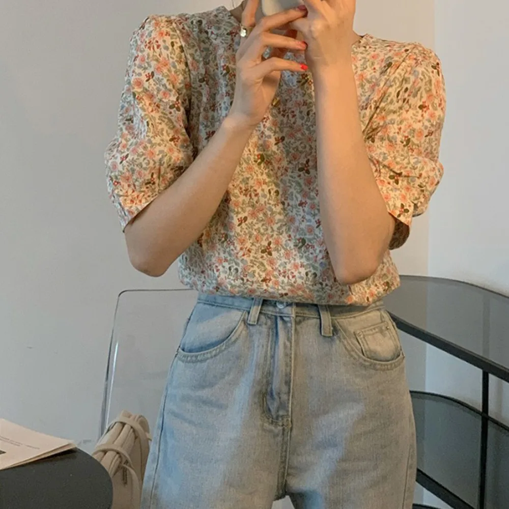 Retro Floral Shirt Female Design Sense Niche Tops Spring 2021 New Wild Korean Short-sleeved Shirt Trend
Retro Floral Shirt Female Design Sense Niche Tops Spring 2021 New Wild Korean Short-sleeved Shirt Trend