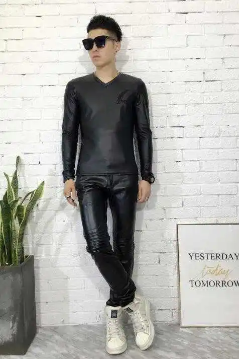 Nieuwe plus fluwelen verdikking PU leer T-shirt Koreaanse slim Mannen Mode Lange mouwen tij strakke V-hals Geborduurd dieptepunt
Nieuwe plus fluwelen verdikking PU leer T-shirt Koreaanse slim Mannen Mode Lange mouwen tij strakke V-hals Geborduurd dieptepunt