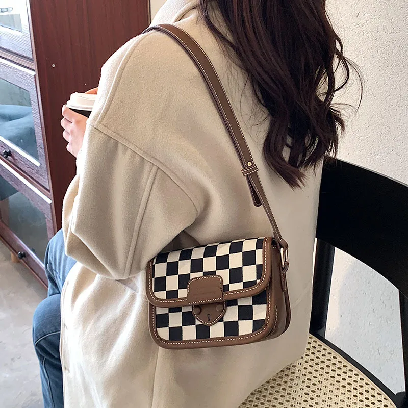 New Casual Crossbody Bags Female Autumn and Winter Tide Wild Messenger Bag Checkerboard Texture Fashion One-Shoulder Square Bag
New Casual Crossbody Bags Female Autumn and Winter Tide Wild Messenger Bag Checkerboard Texture Fashion One-Shoulder Square Bag